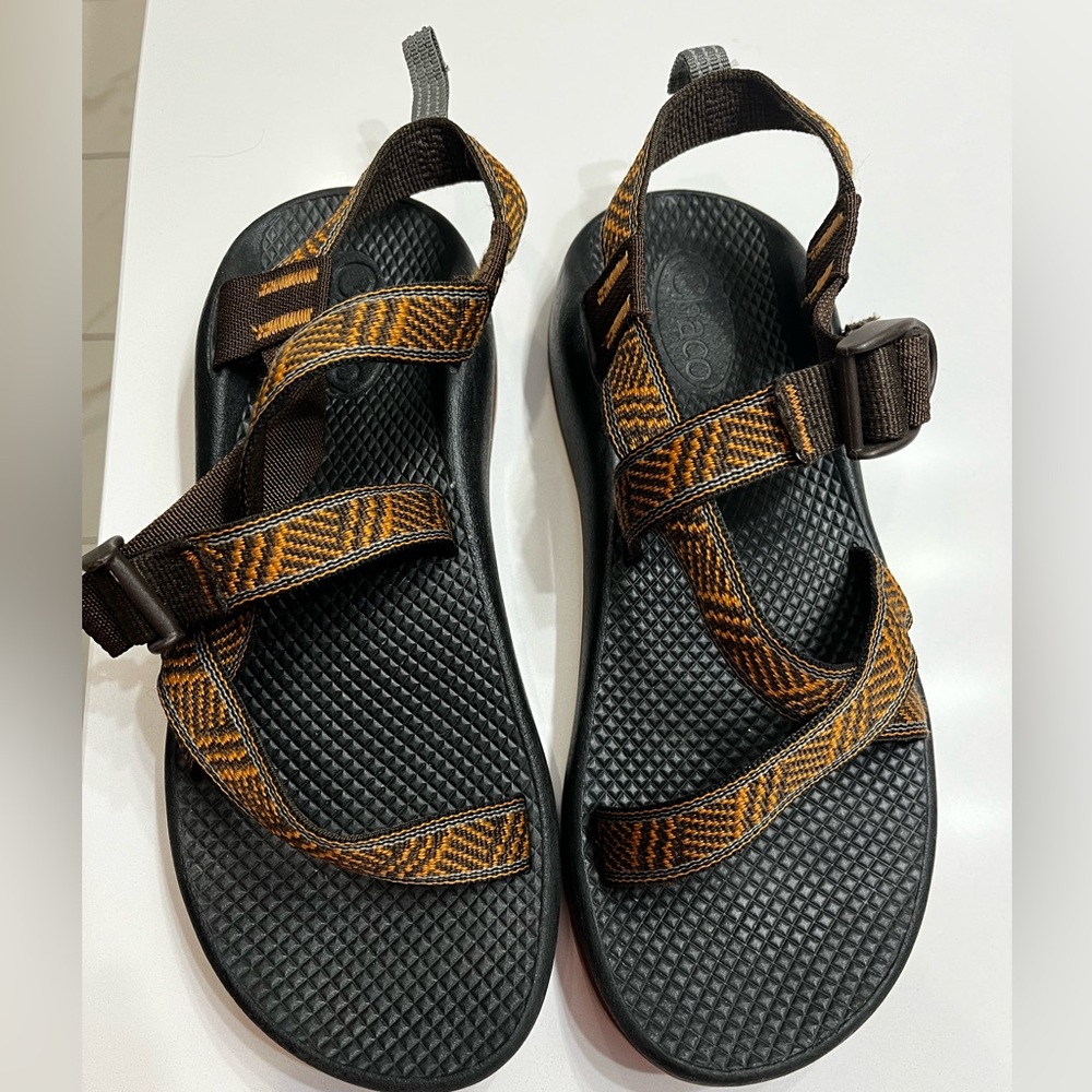 Worn 3 times flip-flop girl at 💚.Chaco Black Sandals with Brown Patterned Straps